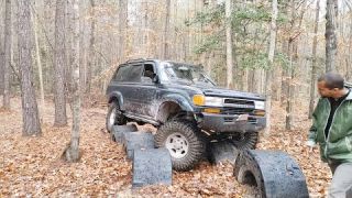 80 Series Toyota Land Cruiser on 37s shows off how capable off road these old rigs can be!